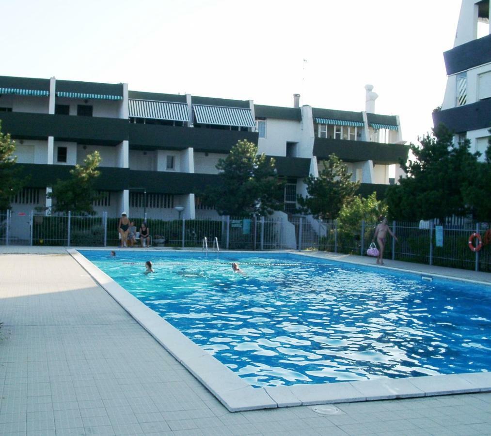 Residence Molo Lido delle Nazioni Kültér fotó